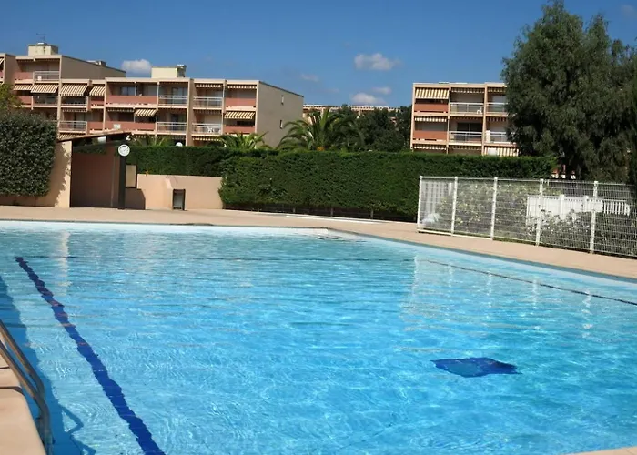 Studio Cabine Les Rives De La Faviere Piscine Et Tennis Les Pieds Dans L'Eau